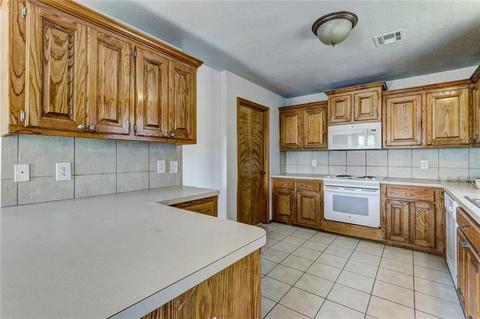716 E Juniper Ln, Mustang, OK 73064 photo 9