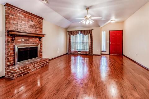 2323 Walnut Dr, Tuttle, OK 73089 photo 4