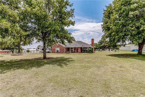 2323 Walnut Dr, Tuttle, OK 73089 photo 2
