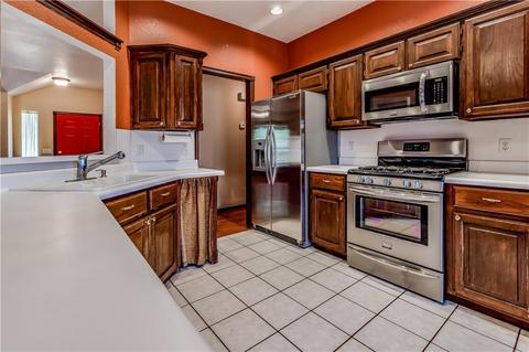 2323 Walnut Dr, Tuttle, OK 73089 photo 8