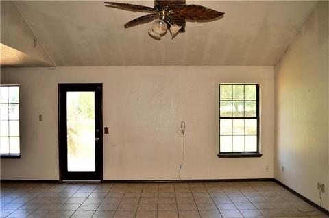 1720 E University Ave, Guthrie, OK 73044 photo 2