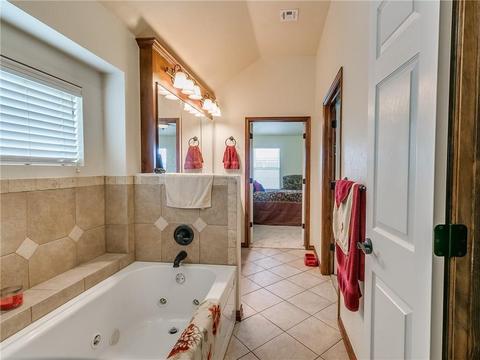 128 E Olympic Dr, Yukon, OK 73099 photo 32