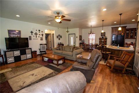 405 Steele, Chandler, OK 74834 photo 2