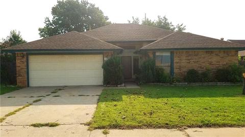 1704 Wildfire St, Moore, OK 73160 photo 1