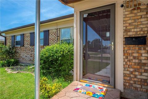 2001 N Divis Ave, Bethany, OK 73008 photo 2