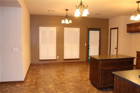 3013 White Tail, Altus, OK 73521 photo 11