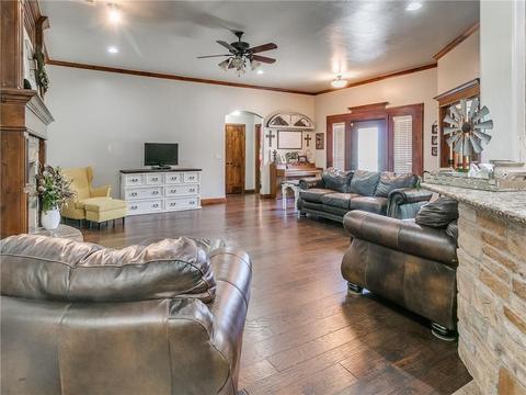 706 Colbert St, Tuttle, OK 73089 photo 5