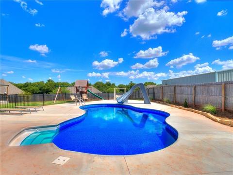 706 Colbert St, Tuttle, OK 73089 photo 1