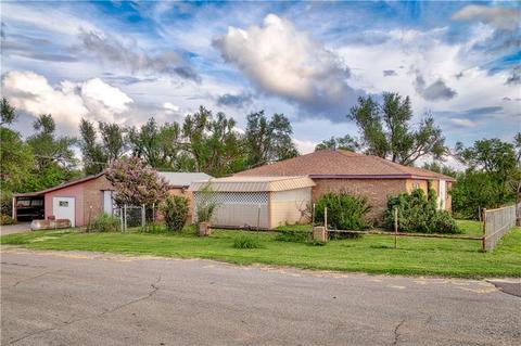 106 E 7th St, Leedey, OK 73654 photo 2