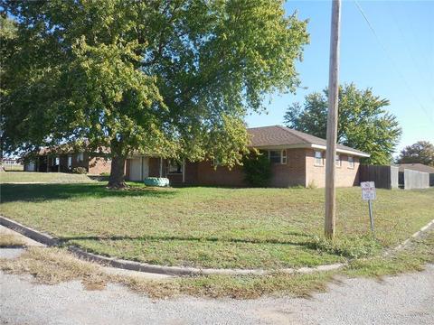 902 N Sims Ave, Hydro, OK 73048 photo 2