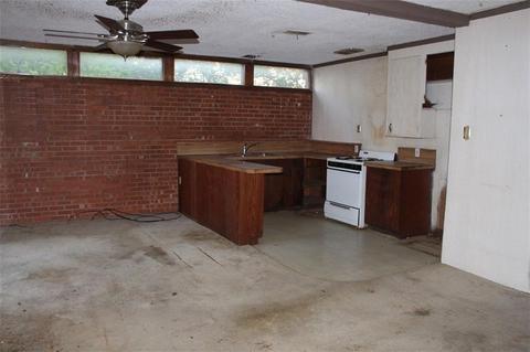 1040 E Walnut, Altus, OK 73521 photo 7