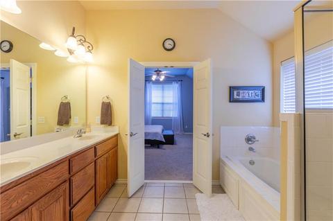 4220 Mackenzie Dr, Moore, OK 73160 photo 12