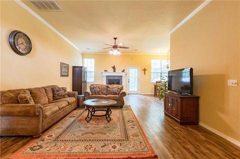 4220 Mackenzie Dr, Moore, OK 73160 photo 4