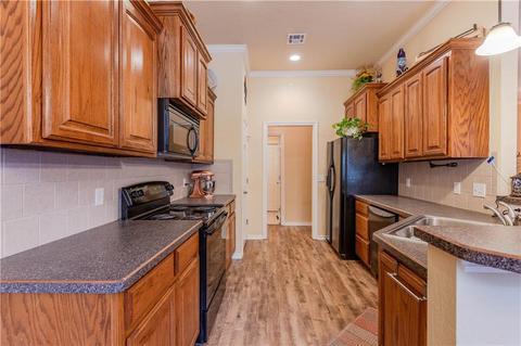 4220 Mackenzie Dr, Moore, OK 73160 photo 8