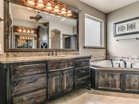 516 E Amelia Ter, Mustang, OK 73064 photo 19