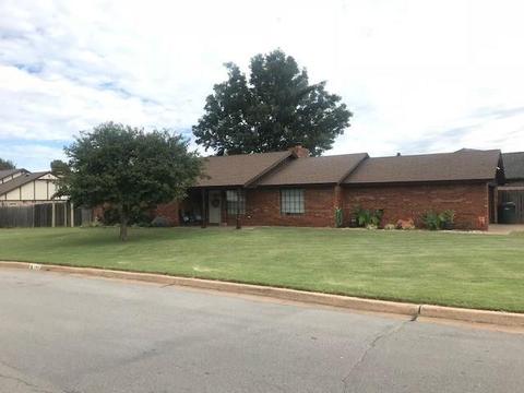 155 Regency, Clinton, OK 73601 photo 1