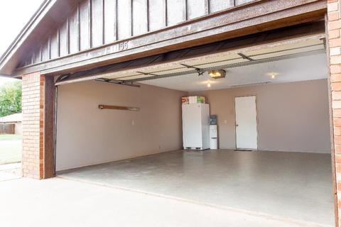 155 Regency, Clinton, OK 73601 photo 24