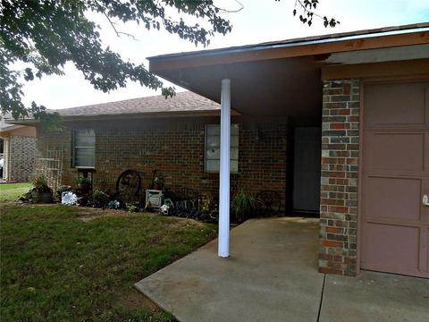 1405 Allyson Cir, Altus, OK 73521 photo 2
