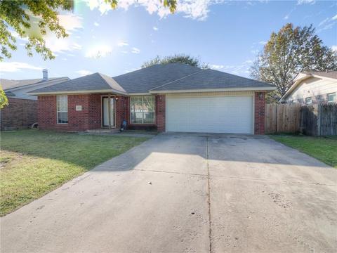 1005 N Gale Ave, Moore, OK 73160 photo 2