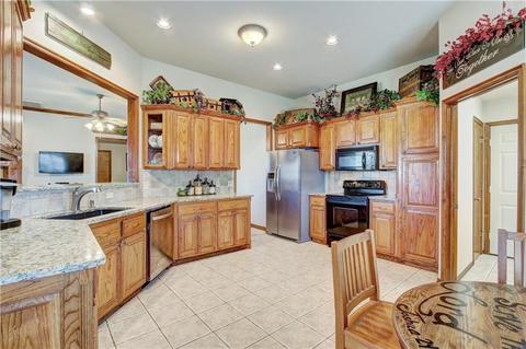 2037 Oak Dr, Moore, OK 73170 photo 11