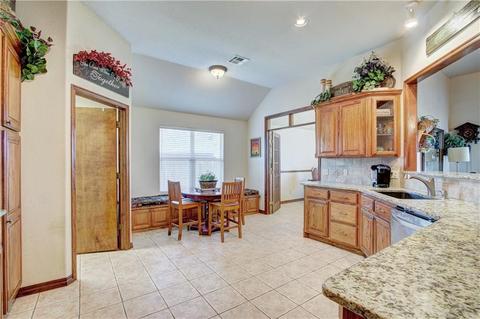 2037 Oak Dr, Moore, OK 73170 photo 10
