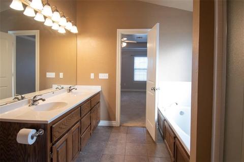 1801 Foxtail Cir, Altus, OK 73521 photo 14