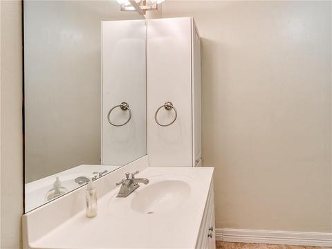 704 E Vilas Ave, Guthrie, OK 73044 photo 32