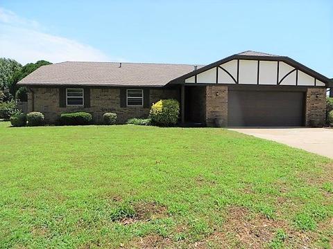 311 Christopher Dr, Chickasha, OK 73018 photo 1