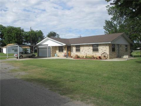 202 S S Pne, Erick, OK 73645 photo 1