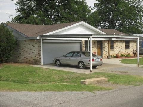 202 S S Pne, Erick, OK 73645 photo 2