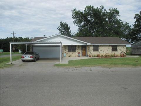 202 S S Pne, Erick, OK 73645 photo 3