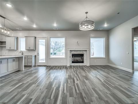 309 E 3rd St, Edmond, OK 73034 photo 7