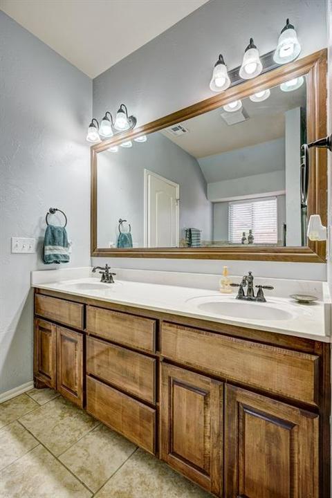 1301 Mead Cir, Moore, OK 73170 photo 17