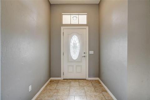 1301 Mead Cir, Moore, OK 73170 photo 4