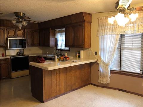 705 Canterbury, Altus, OK 73521 photo 3
