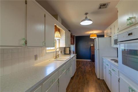 724 N Brewer Ave, Hydro, OK 73048 photo 10