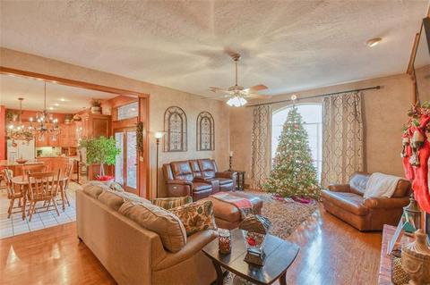 102 Christopher Dr, Chickasha, OK 73018 photo 3