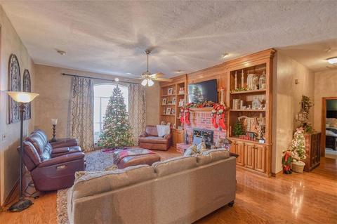 102 Christopher Dr, Chickasha, OK 73018 photo 4