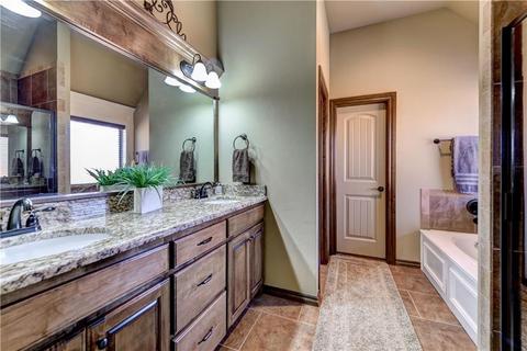 608 E Amelia Ter, Mustang, OK 73064 photo 18