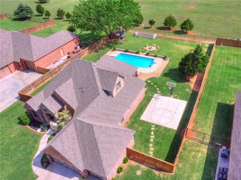 608 E Amelia Ter, Mustang, OK 73064 photo 1