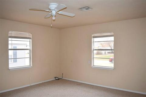 207 W Apache, Marlow, OK 73055 photo 10