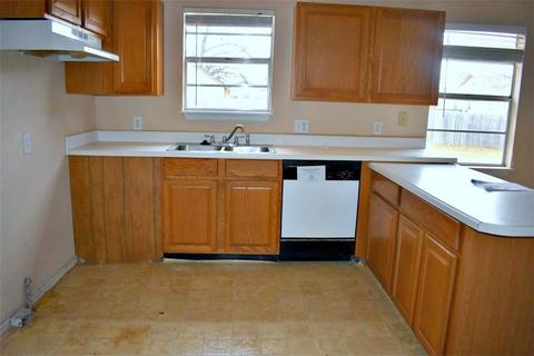 207 W Apache, Marlow, OK 73055 photo 4