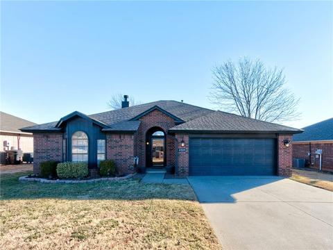2404 Westchester Dr, Moore, OK 73160 photo 1