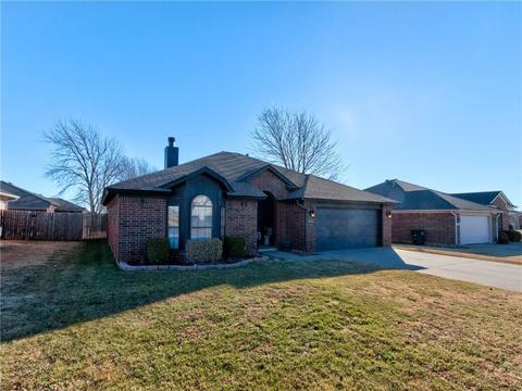 2404 Westchester Dr, Moore, OK 73160 photo 2