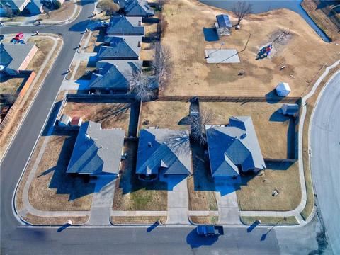 2404 Westchester Dr, Moore, OK 73160 photo 4