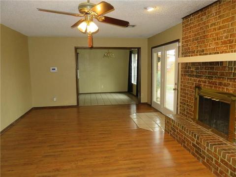 601 Comanche Trl, Altus, OK 73521 photo 3