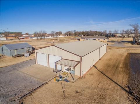 407 E Roh, Thomas, OK 73669 photo 4