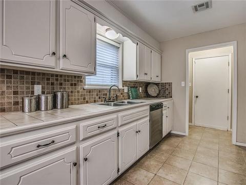 1705 Rolling Stone Dr, Norman, OK 73071 photo 9
