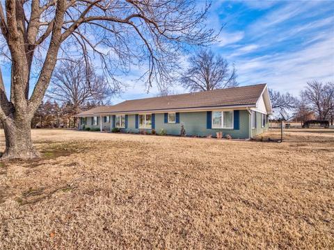 4009 N Kickapoo Ave, Shawnee, OK 74804 photo 2