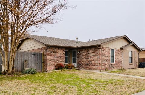 2107 Meench Dr, Moore, OK 73170 photo 1